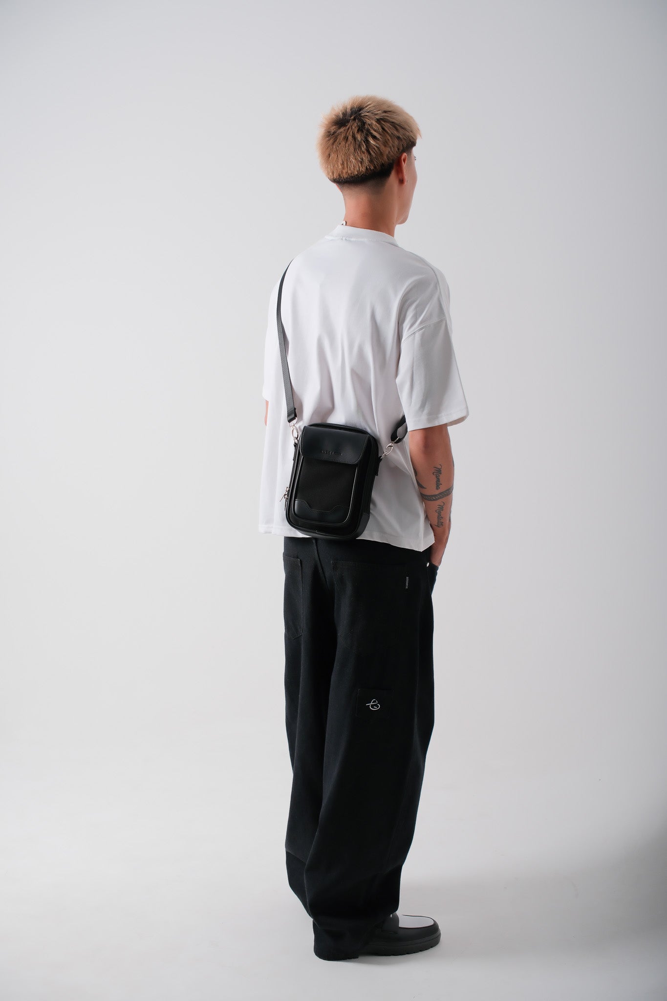 Monolith Vertical Crossbody - Black