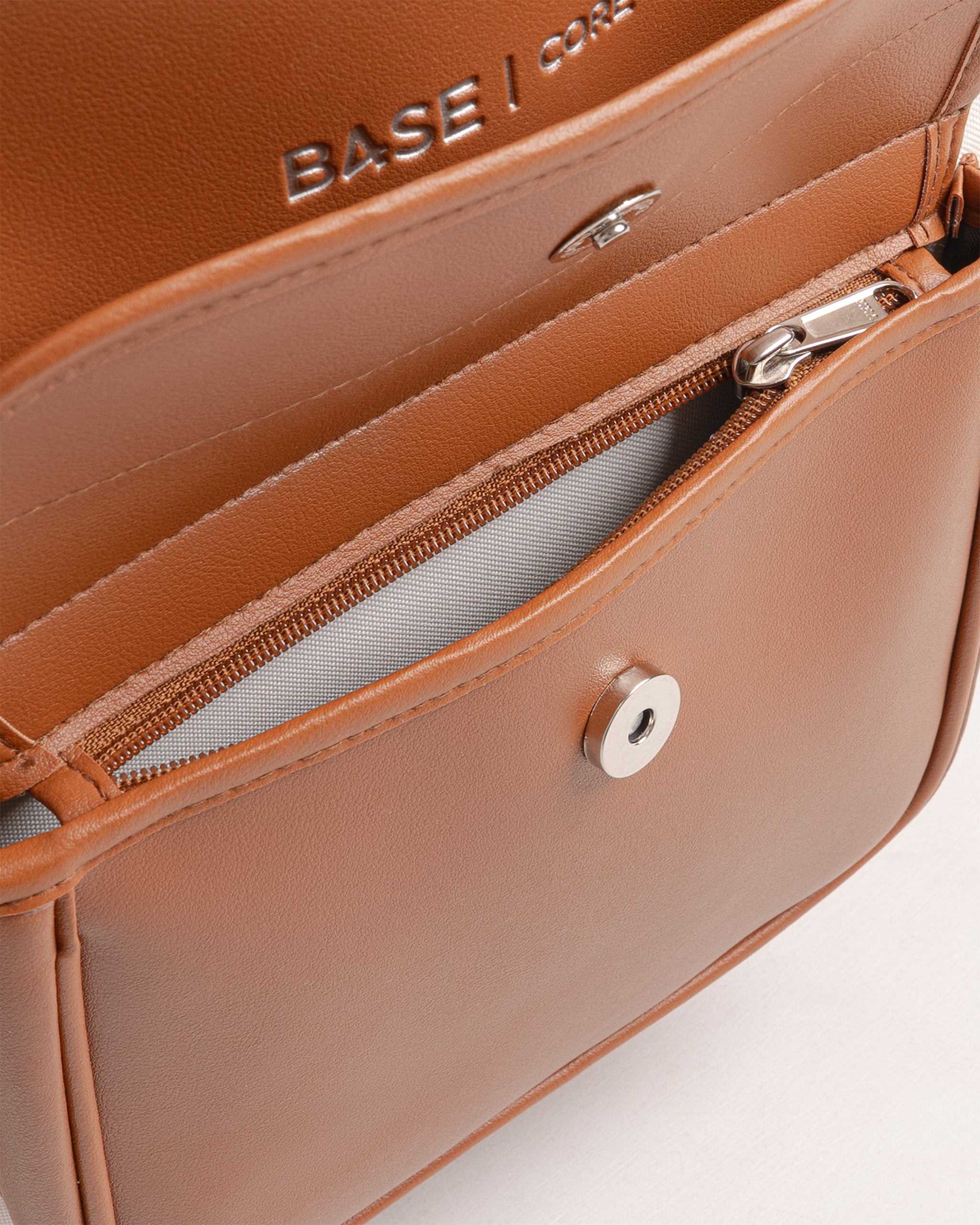 Multi Envelope Flap Largre - Saddle Brown
