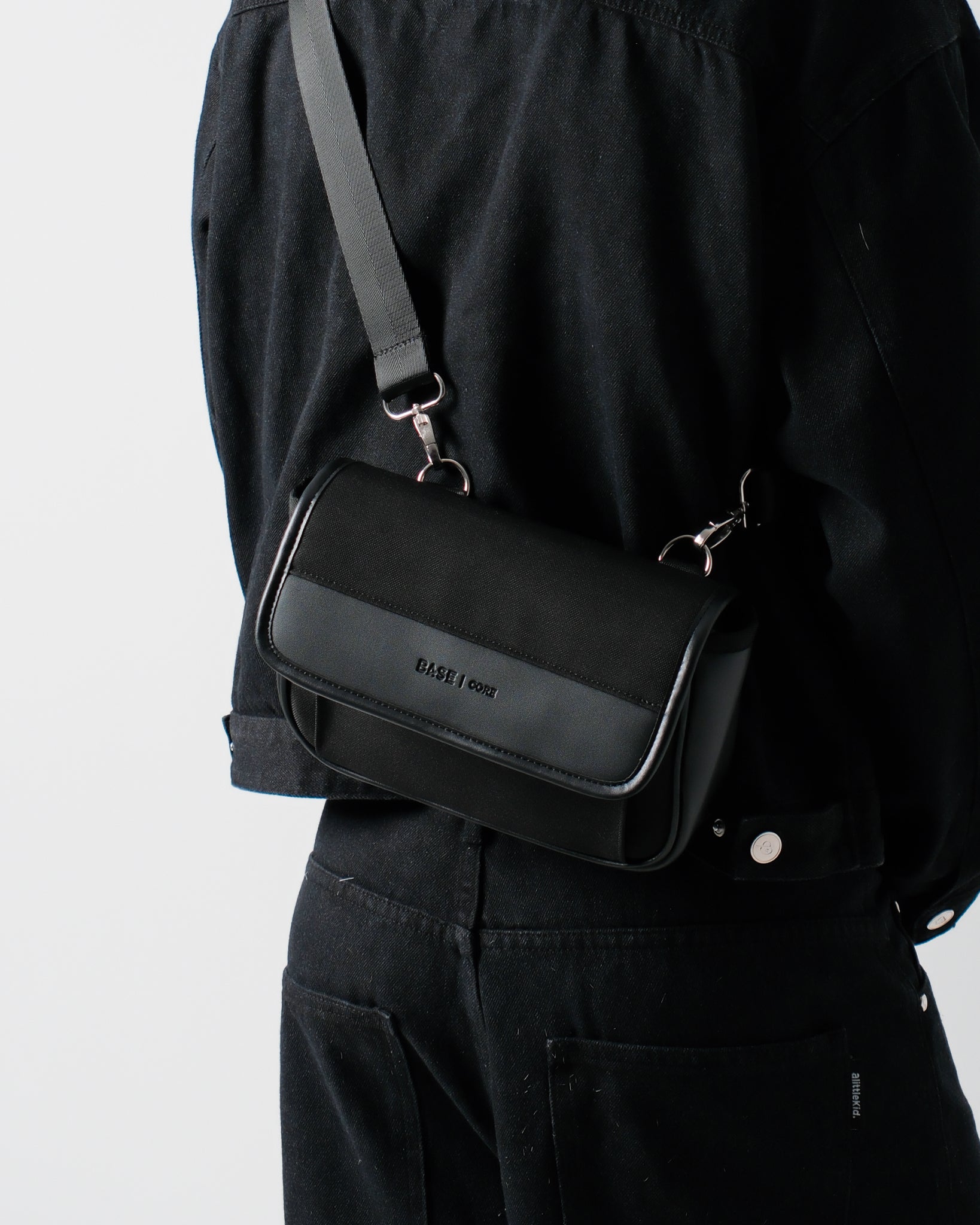 Core Flap Crossbody - Black