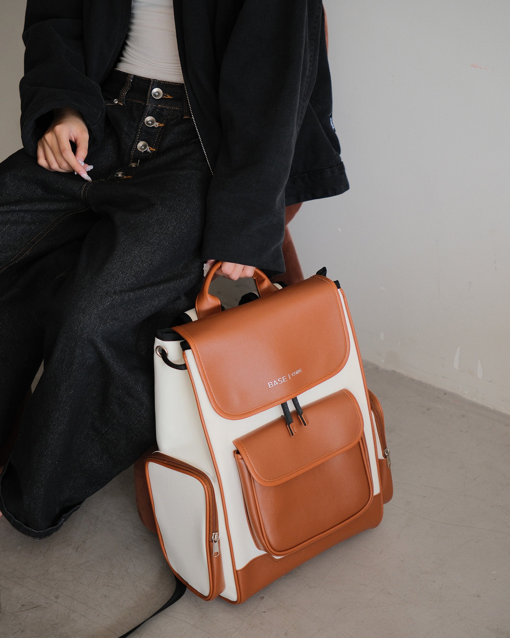 Multi Envelope Flap Largre - Saddle Brown